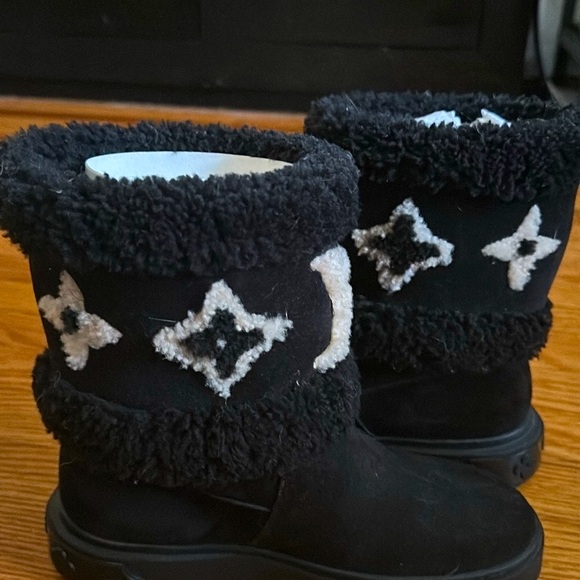 Louis Vuitton Black Snowdrop Flat Ankle Boots - Picture 10 of 14